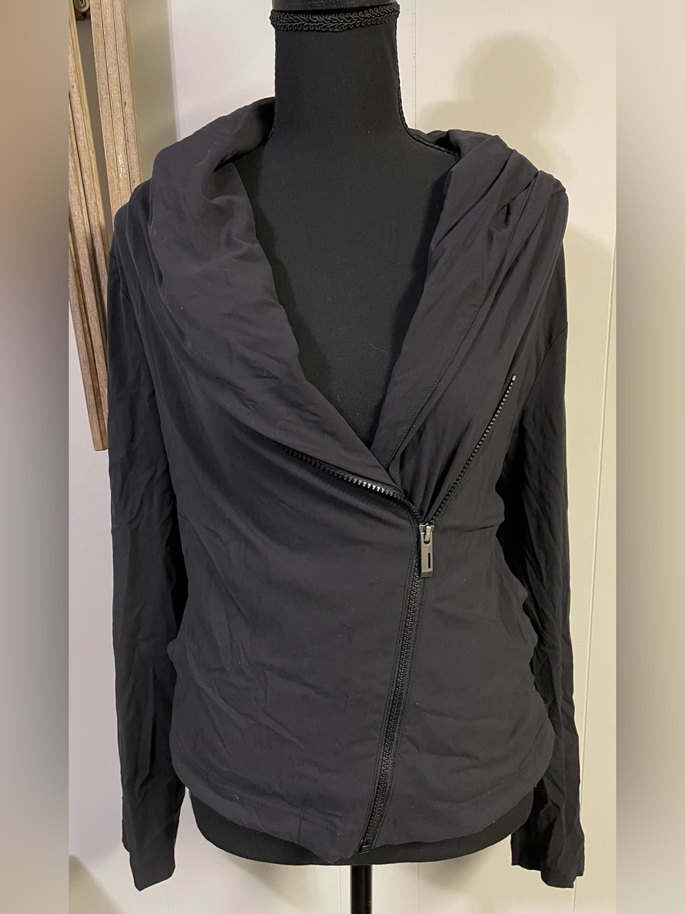 Lucy asymmetrical zip jacket.  Size s
Pockets. Hooded.
35M